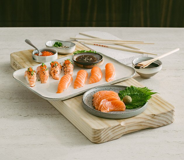 Lososové nigiri a aburi nigiri